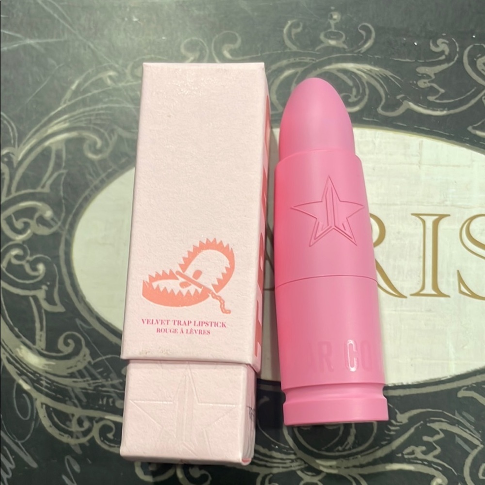 Jeffree Star Velvet Trap Lipstick In‎ The Color Man down